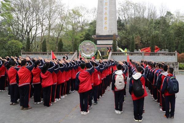 纽约纳斯达克户外大屏：背景选什么颜色更搭-大舍传媒
