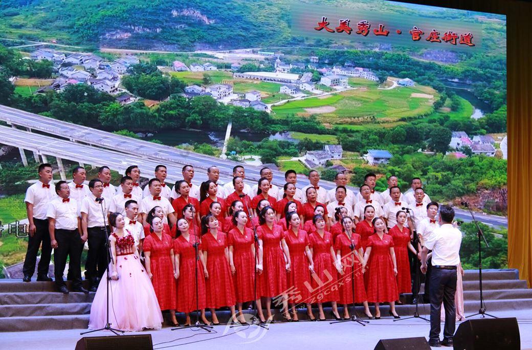 女子公交上被邻座男子猥亵，拍视频后开口制止：爪子管不住就剁了