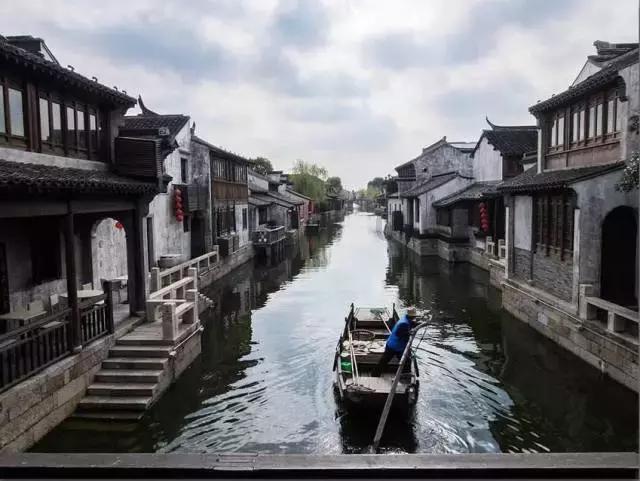 如何从红海中突围?《繁花》中“三羊”逆袭的品牌生意经